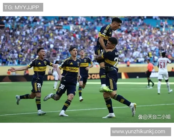 足球球星意外掉落观众席瞬间引爆全场 热血与惊险并存的戏剧性时刻 足球球星意外掉落观众席瞬间引爆全场 热血与惊险并存的戏剧性时刻