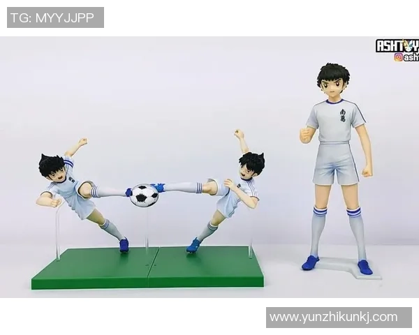 足球明星默契双人射门演绎精彩配合绝妙进攻瞬间 足球明星默契双人射门演绎精彩配合绝妙进攻瞬间